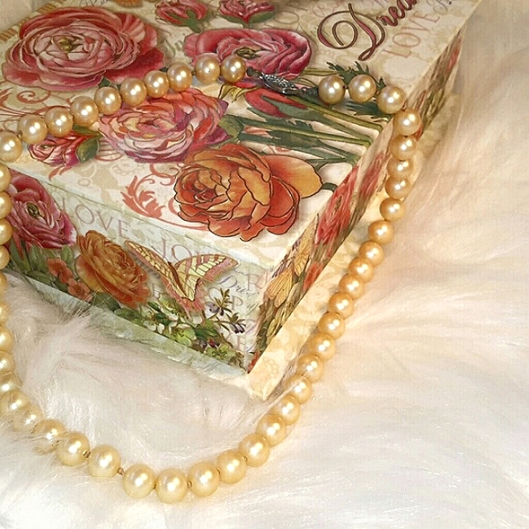 Vintage Faux Pearls Strand Necklace Hand-tied pearls Avante Garde Wedding Party - Picture 4 of 8